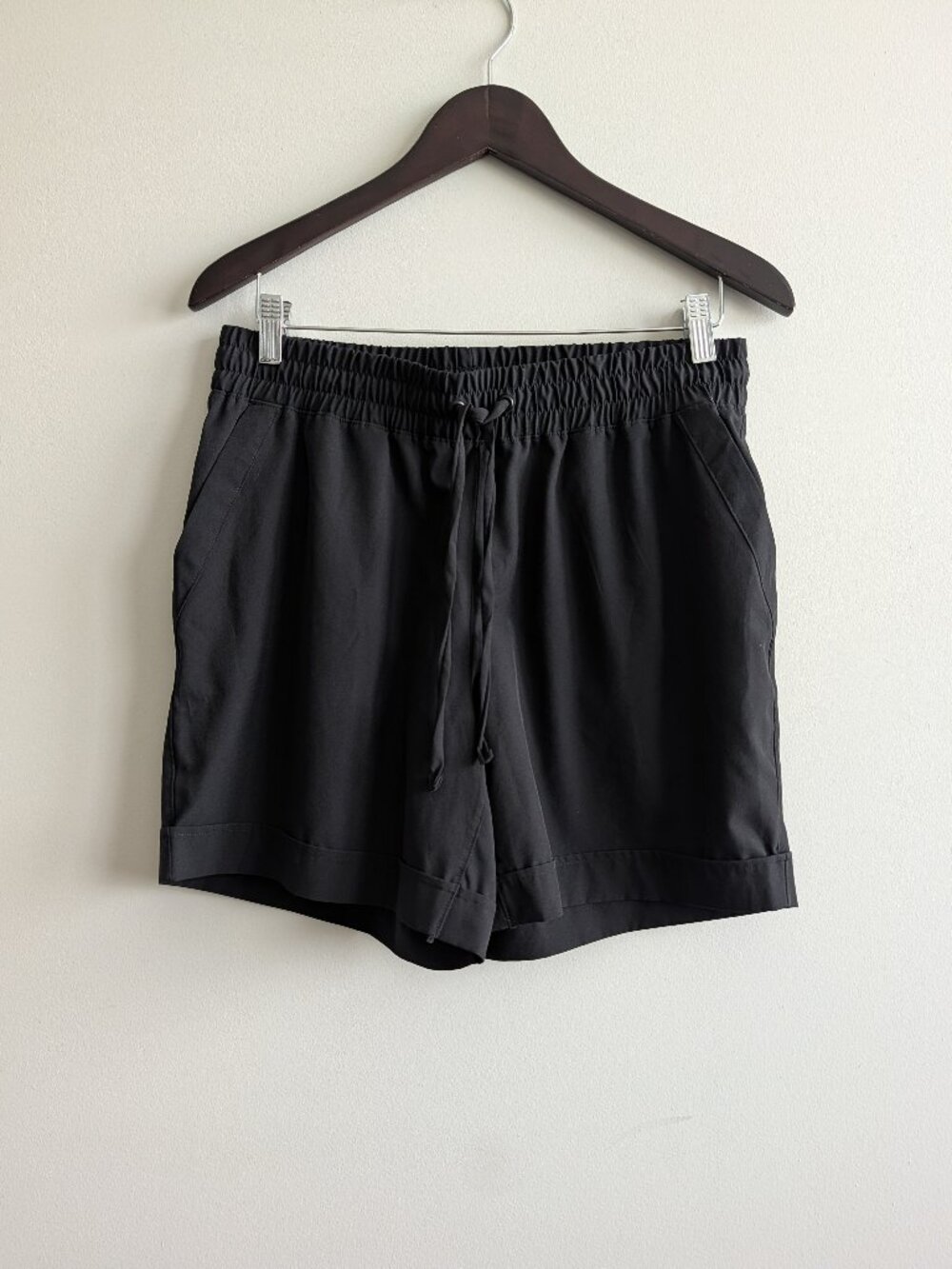 Mondetta Women's Moisture Wicking Active Walking Shorts w Pockets Size Medium